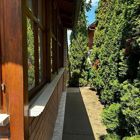 Kisvirag Apartman Гайдусобосло Екстер'єр фото