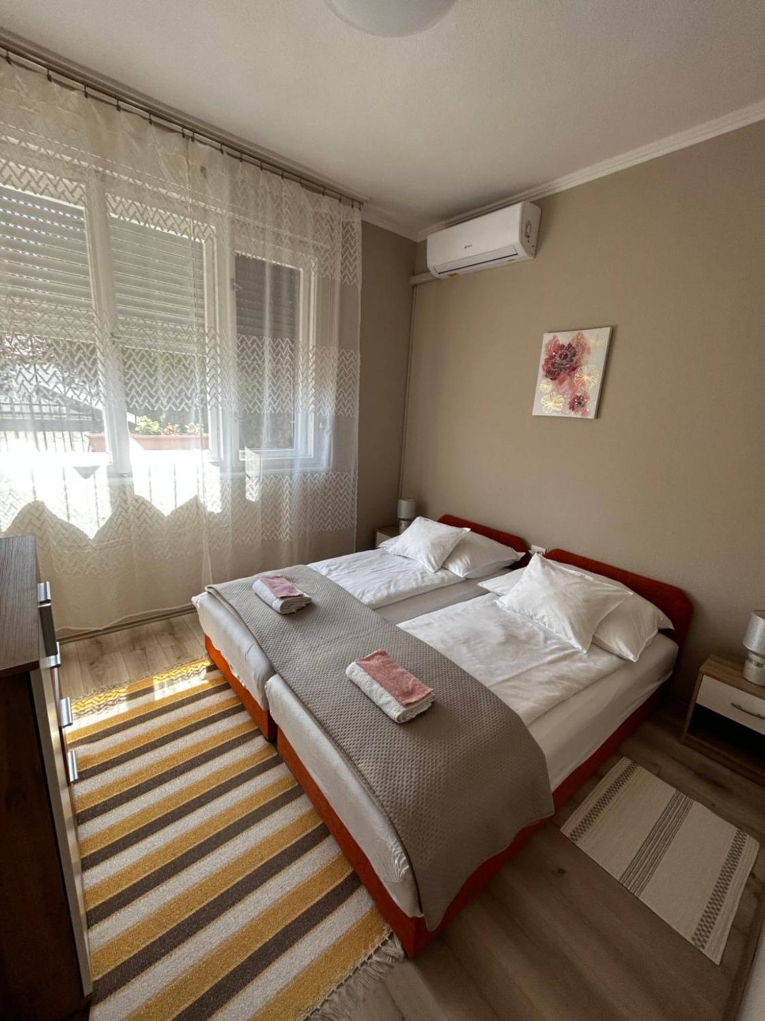 Kisvirag Apartman Гайдусобосло Екстер'єр фото