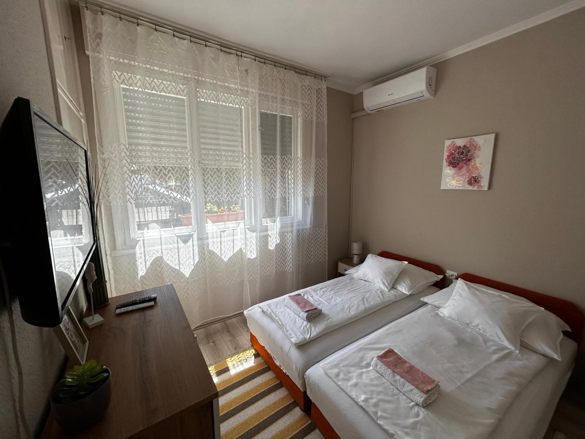 Kisvirag Apartman Гайдусобосло Екстер'єр фото